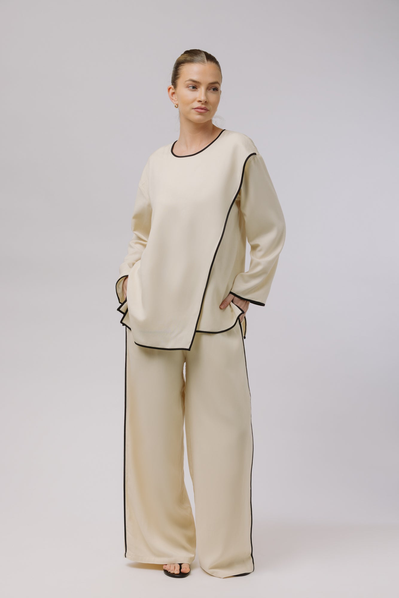 Asiya — Linen Set with Contrast Piping