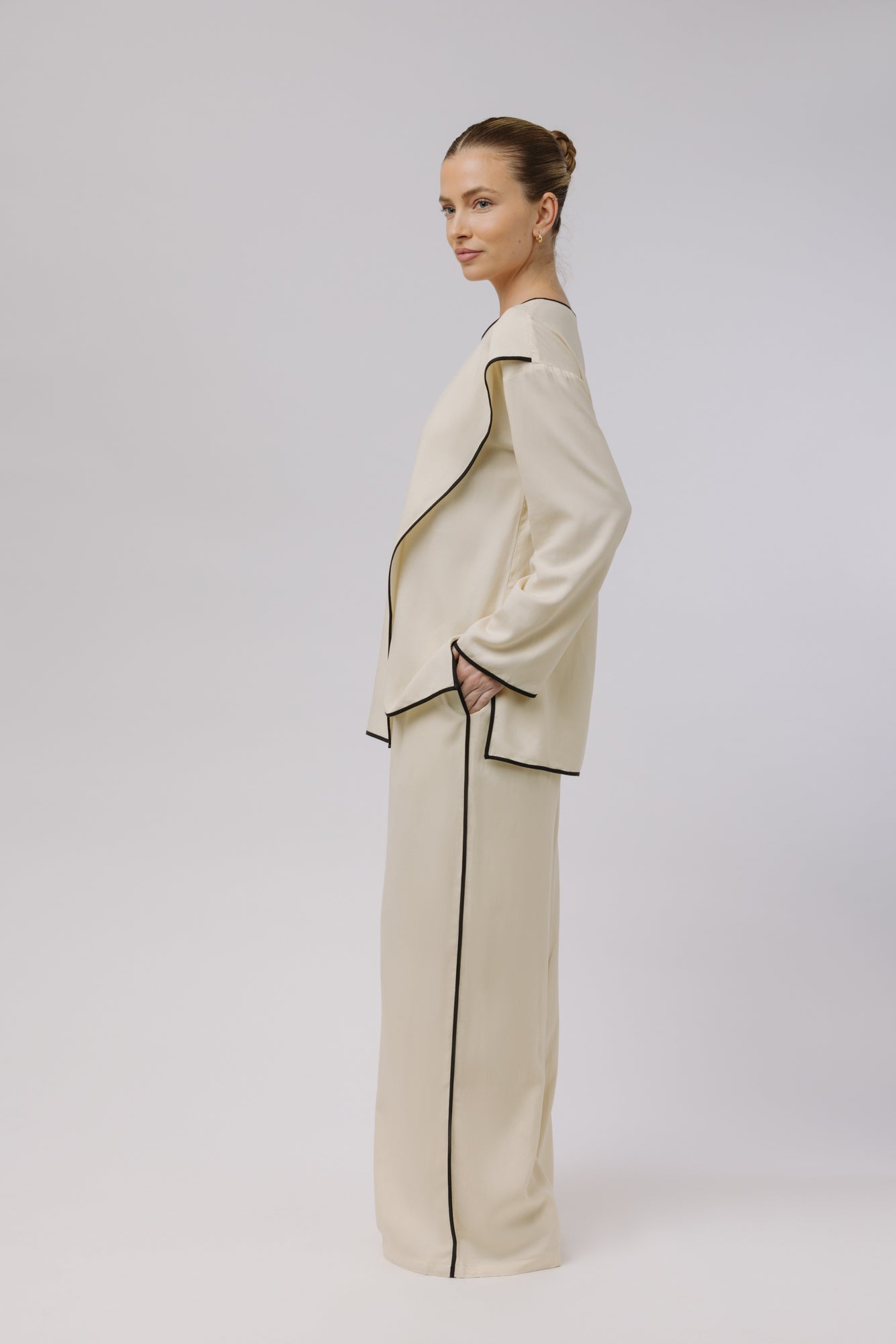 Asiya — Linen Set with Contrast Piping