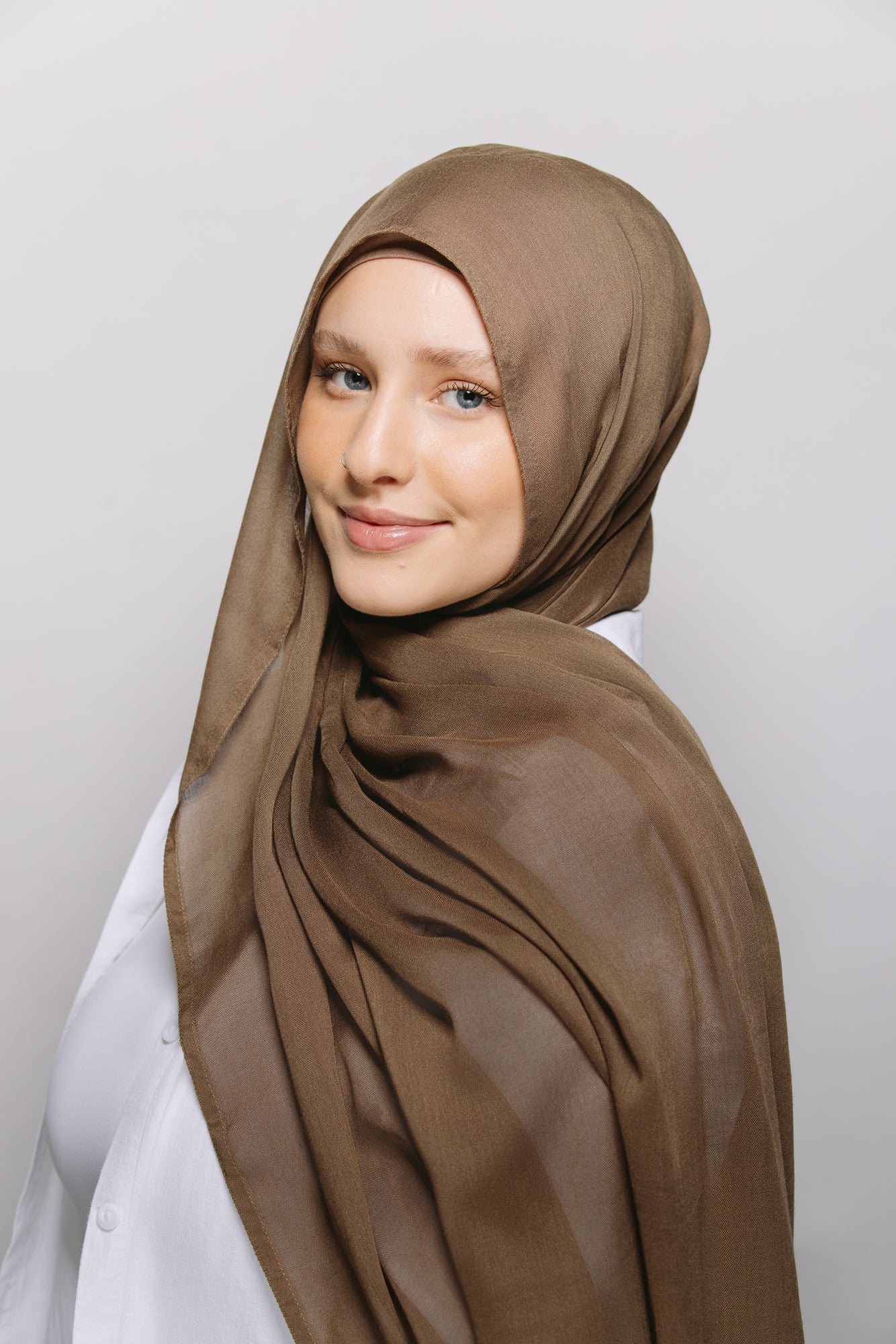 Walnut — Instant Modal Hijab with Matching Magnets